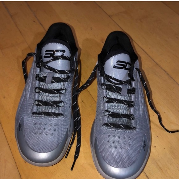 Stephen Curry basketball shoes - Picture 3 of 5